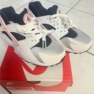 NEW BIG KID'S NIKE HUARACHE RUN SNEAKERS SIZE 7 YOUTH